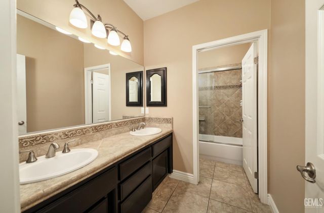 1808 Camborne Court, Bakersfield, CA 93311