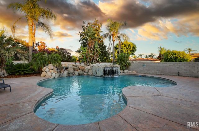 1808 Camborne Court, Bakersfield, CA 93311
