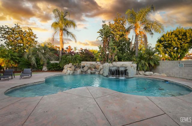 1808 Camborne Court, Bakersfield, CA 93311