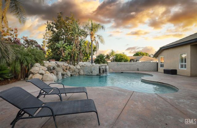 1808 Camborne Court, Bakersfield, CA 93311