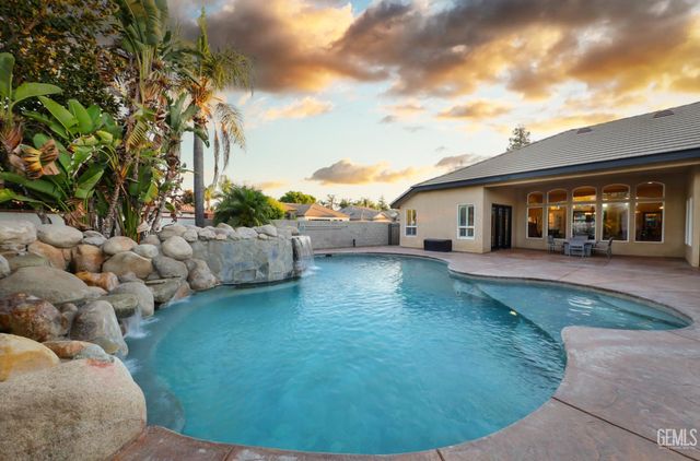 1808 Camborne Court, Bakersfield, CA 93311
