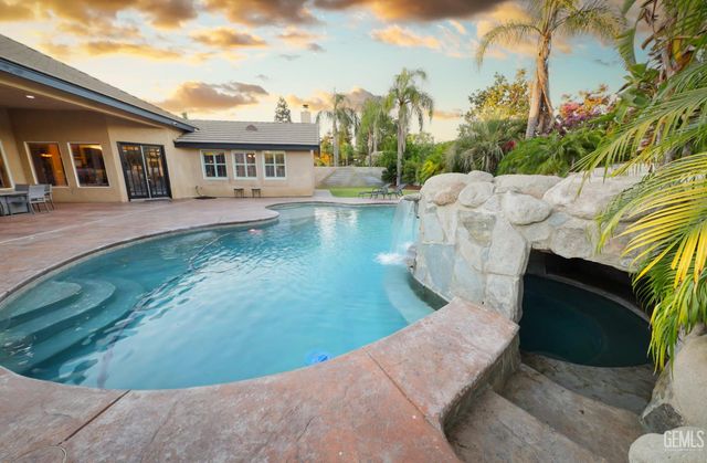 1808 Camborne Court, Bakersfield, CA 93311