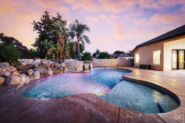 1808 Camborne Court, Bakersfield, CA 93311