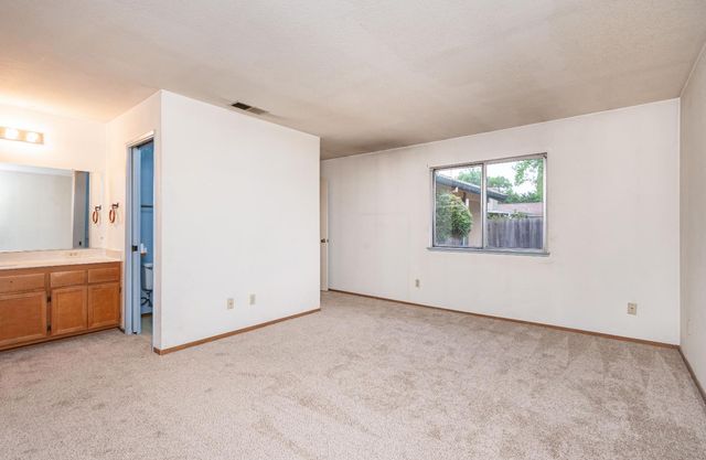 1604 January Dr, Modesto, CA 95358