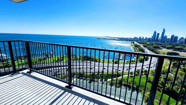 400 E Randolph Street 2417, Chicago, IL 60601