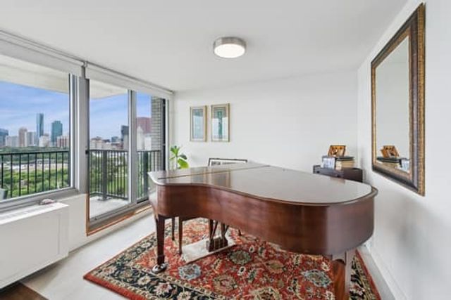 400 E Randolph Street 2417, Chicago, IL 60601