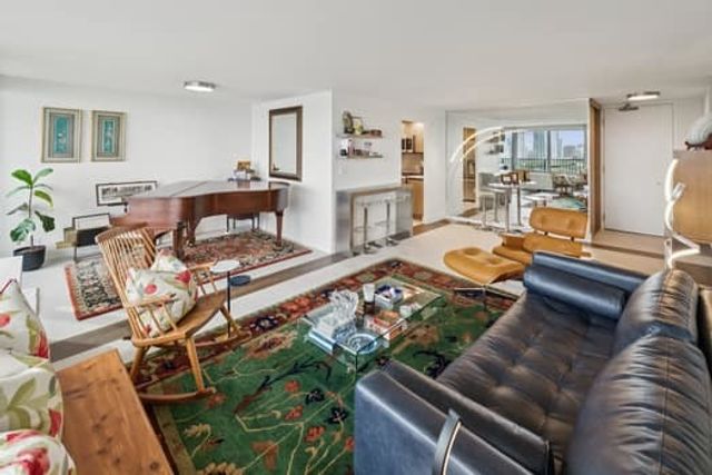 400 E Randolph Street 2417, Chicago, IL 60601