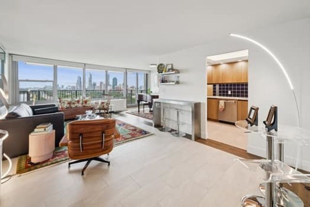 400 E Randolph Street 2417, Chicago, IL 60601