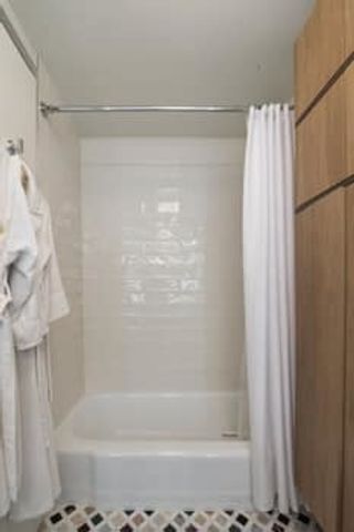 400 E Randolph Street 2417, Chicago, IL 60601