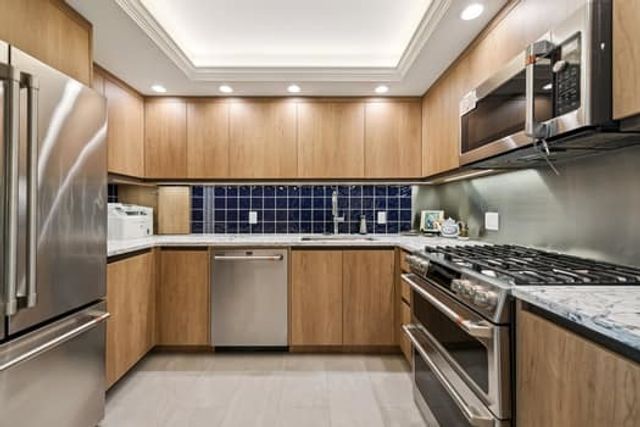 400 E Randolph Street 2417, Chicago, IL 60601