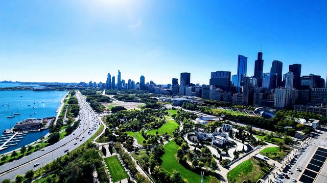 400 E Randolph Street 2417, Chicago, IL 60601