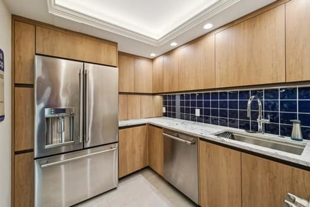 400 E Randolph Street 2417, Chicago, IL 60601