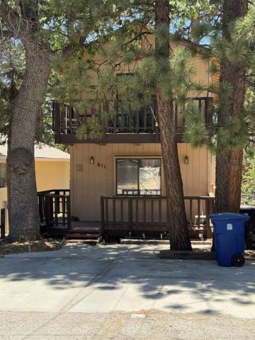 611 Spruce Lane, Sugarloaf, CA 92386