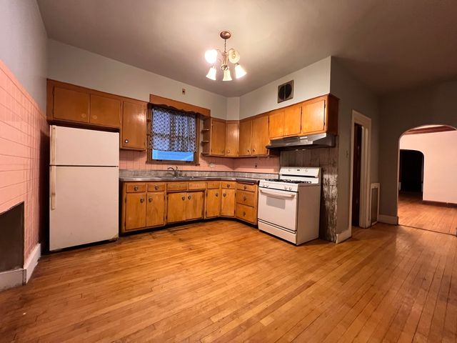 11949 S Lafayette Avenue, Chicago, IL 60628