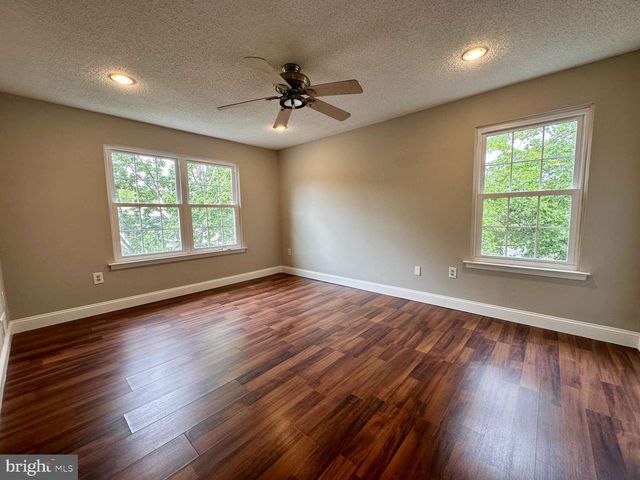 70 MULBERRY CT, Trenton, NJ 08619
