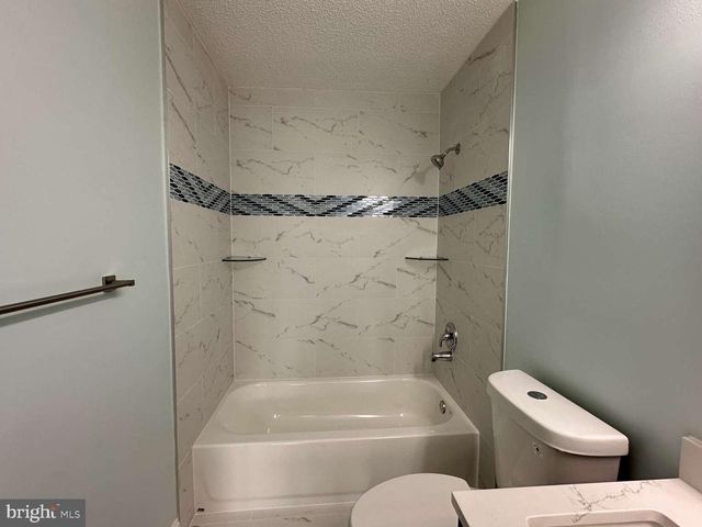 70 MULBERRY CT, Trenton, NJ 08619