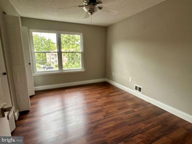 70 MULBERRY CT, Trenton, NJ 08619