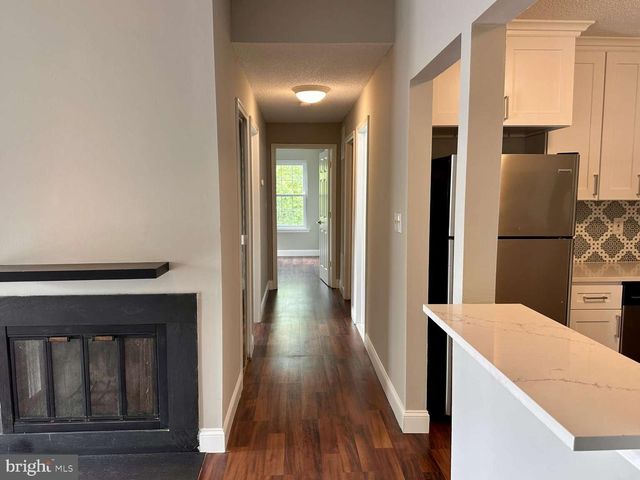 70 MULBERRY CT, Trenton, NJ 08619