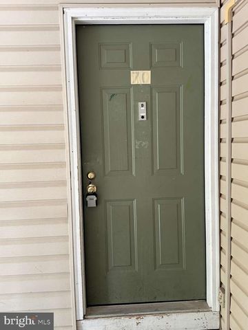 70 MULBERRY CT, Trenton, NJ 08619