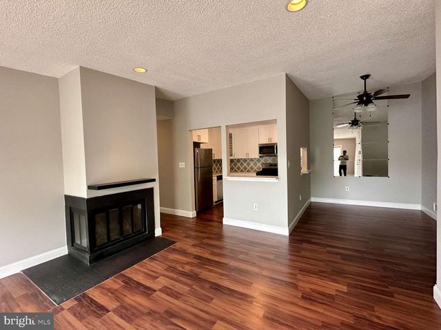 70 MULBERRY CT, Trenton, NJ 08619