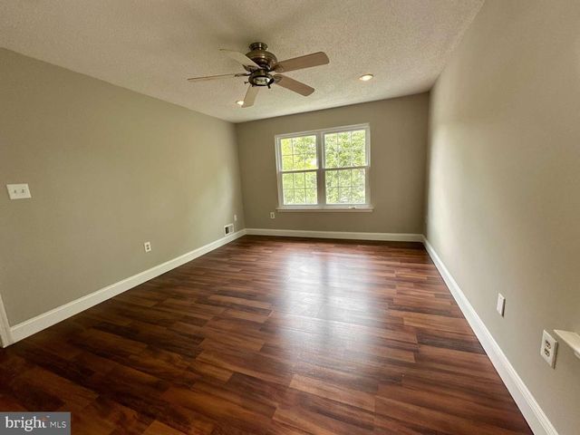 70 MULBERRY CT, Trenton, NJ 08619
