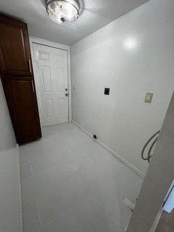 75 W Columbus Street, Lithopolis, OH 43136