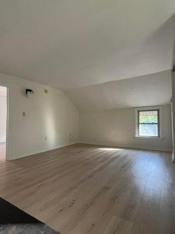 75 W Columbus Street, Lithopolis, OH 43136