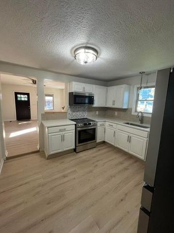 75 W Columbus Street, Lithopolis, OH 43136