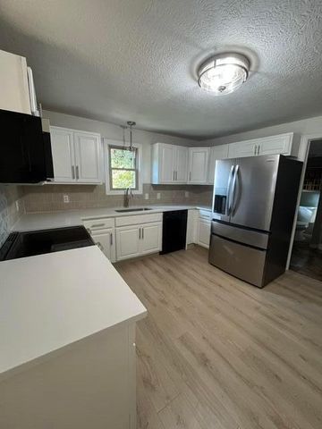 75 W Columbus Street, Lithopolis, OH 43136