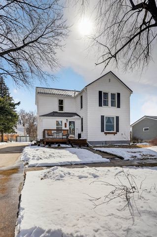 106 Clark Street, Reinbeck, IA 50669