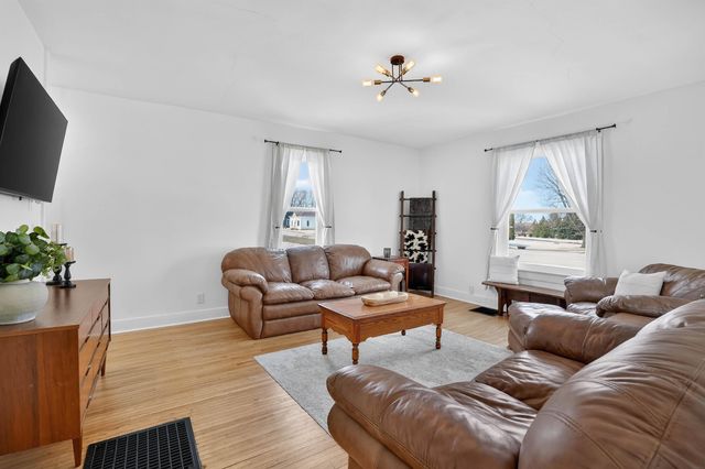 106 Clark Street, Reinbeck, IA 50669