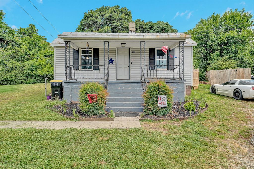 215 CIRCLE DR, Rocky Mount, VA 24151