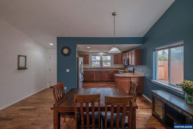 1528 Oriole St, Stayton, OR 97383