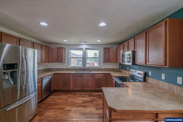 1528 Oriole St, Stayton, OR 97383