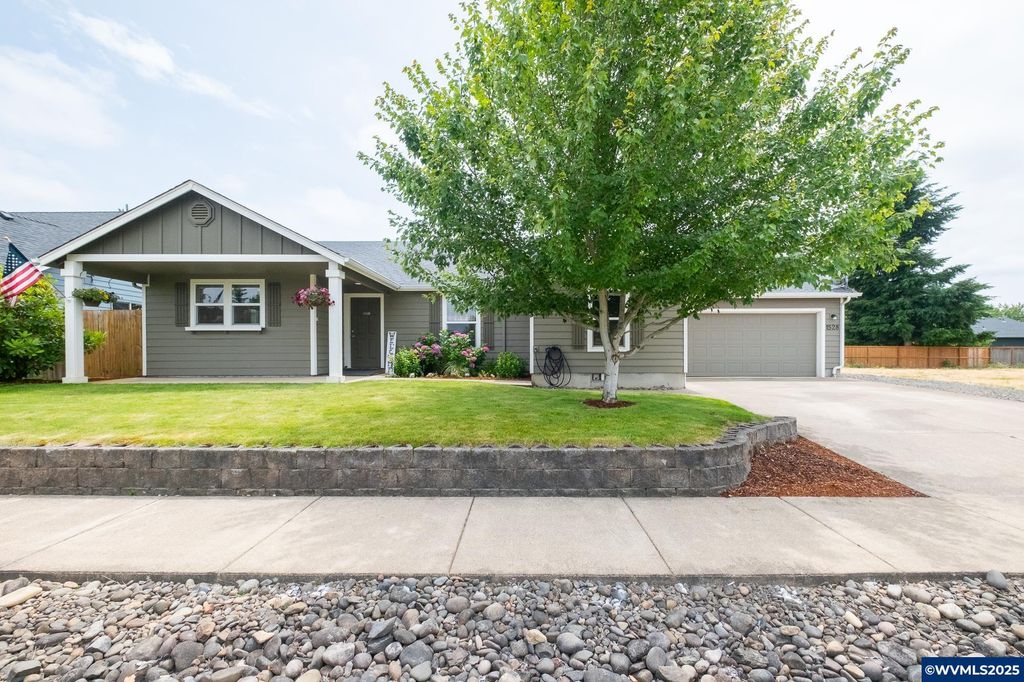1528 Oriole St, Stayton, OR 97383