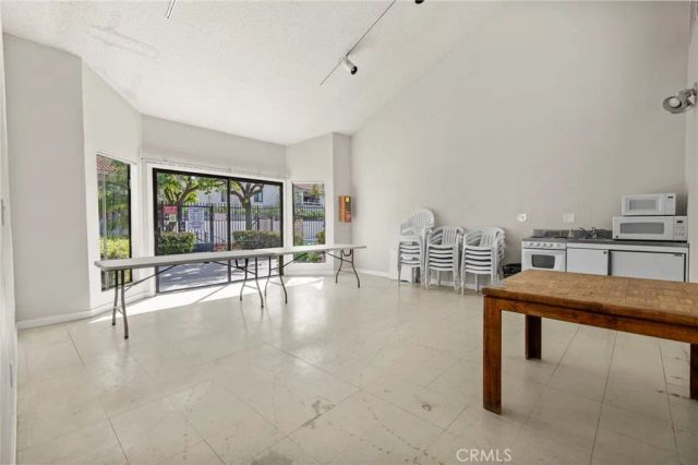 25027 Peachland Avenue 260, Newhall, CA 91321