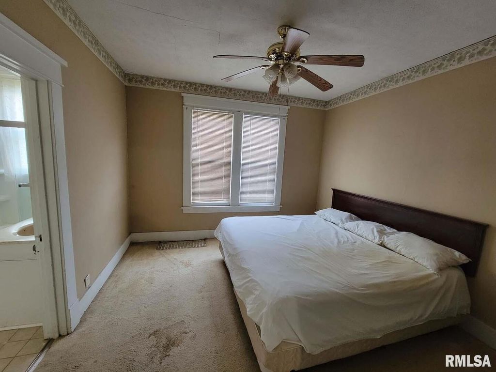 Image 14 of property listing at 334 S LINCOLN Boulevard, Centralia, IL 62801