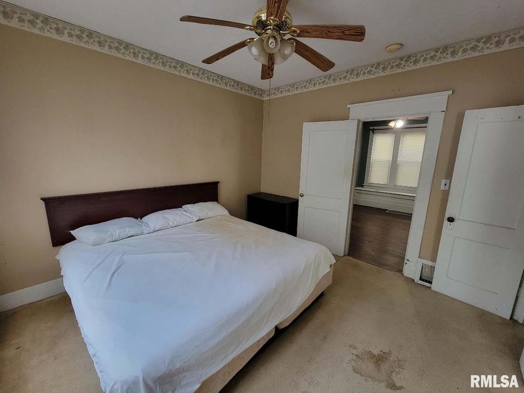 Image 15 of property listing at 334 S LINCOLN Boulevard, Centralia, IL 62801