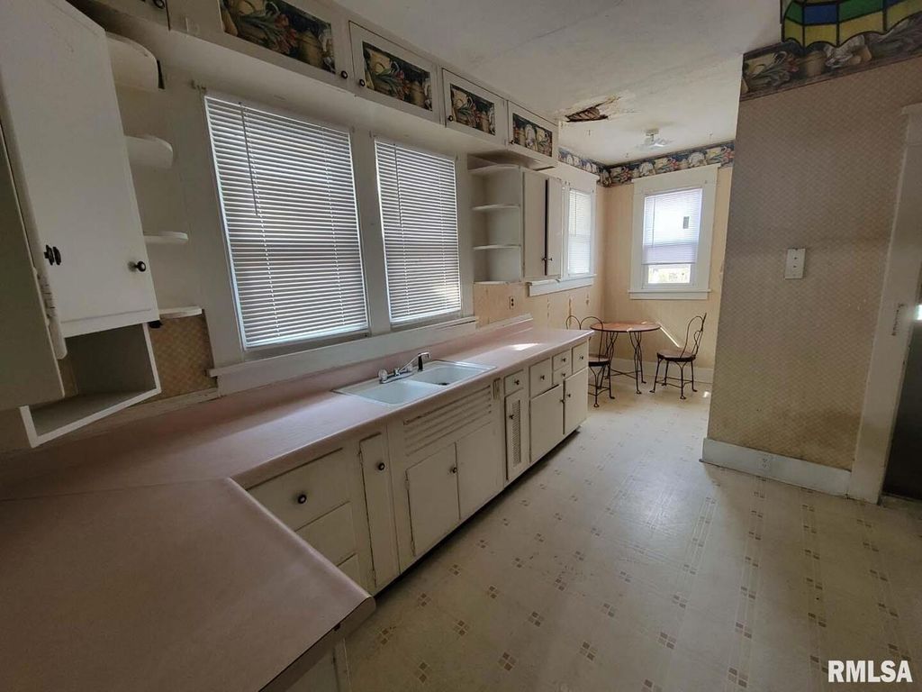Image 9 of property listing at 334 S LINCOLN Boulevard, Centralia, IL 62801