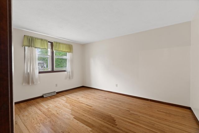 17 Brewster Dr, Bridgewater, MA 02324