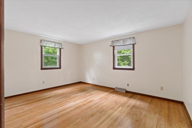 17 Brewster Dr, Bridgewater, MA 02324