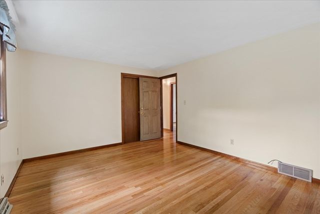 17 Brewster Dr, Bridgewater, MA 02324