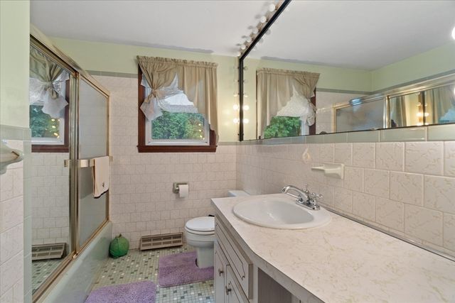 17 Brewster Dr, Bridgewater, MA 02324