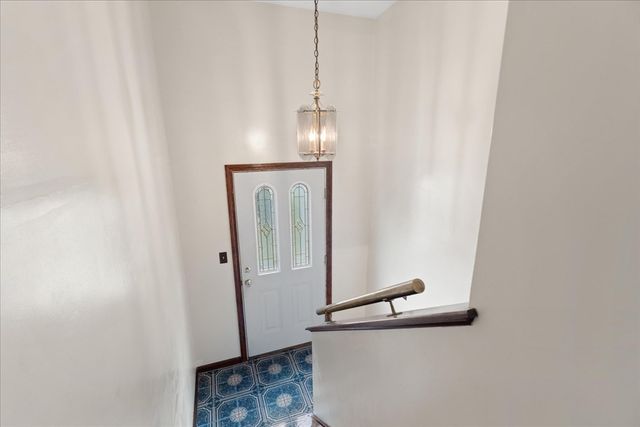 17 Brewster Dr, Bridgewater, MA 02324