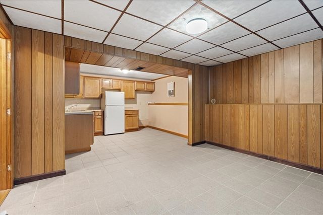17 Brewster Dr, Bridgewater, MA 02324