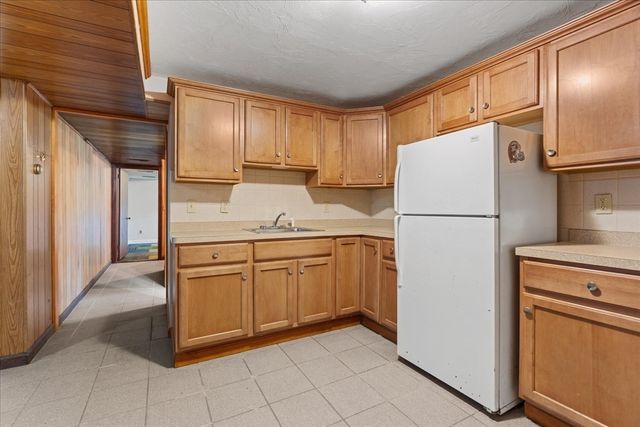 17 Brewster Dr, Bridgewater, MA 02324