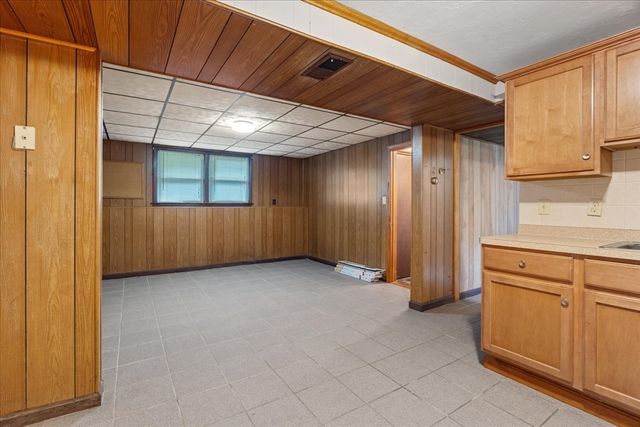 17 Brewster Dr, Bridgewater, MA 02324