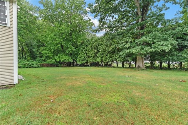17 Brewster Dr, Bridgewater, MA 02324