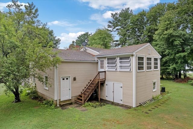 17 Brewster Dr, Bridgewater, MA 02324