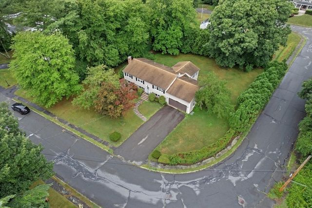 17 Brewster Dr, Bridgewater, MA 02324